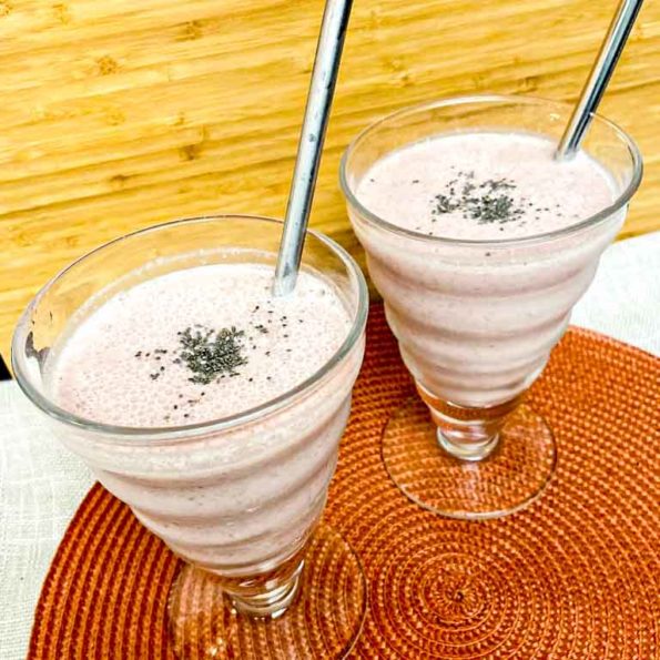 flax seed strawberry smoothie